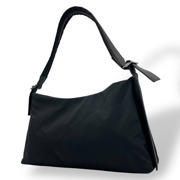 Salvatore Ferragamo サルヴァトーレフェラガモ ショルダーバッグ ナイロン|レザー ブラック レディース