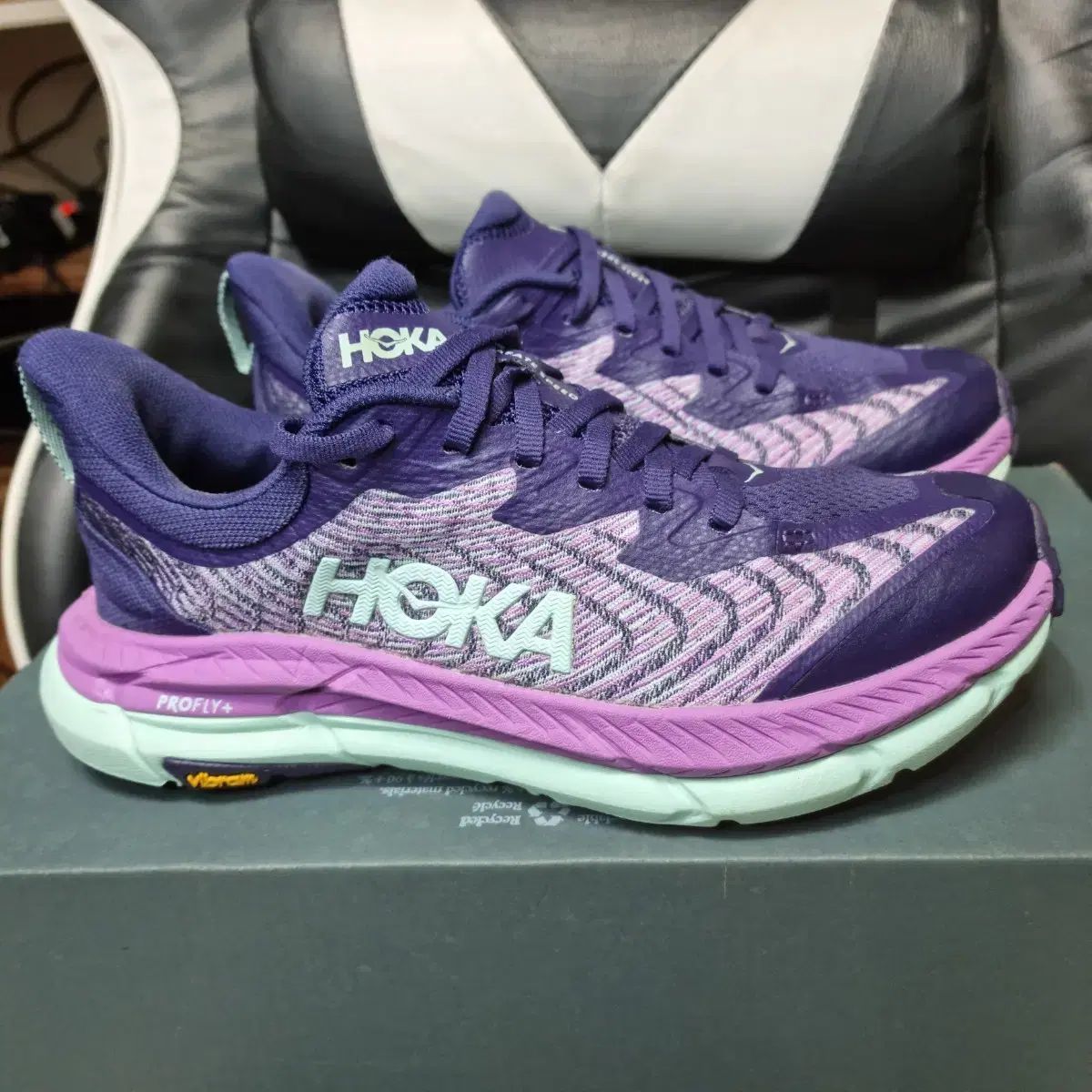 ホカ オネオネ ホカオネオネ ランニングシューズ パープル 225