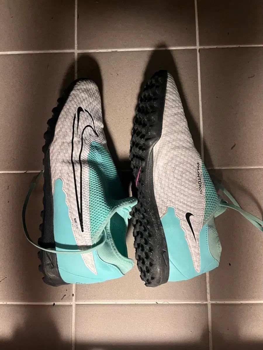 ナイキ FANTOM GX TF サッカーシューズ 285