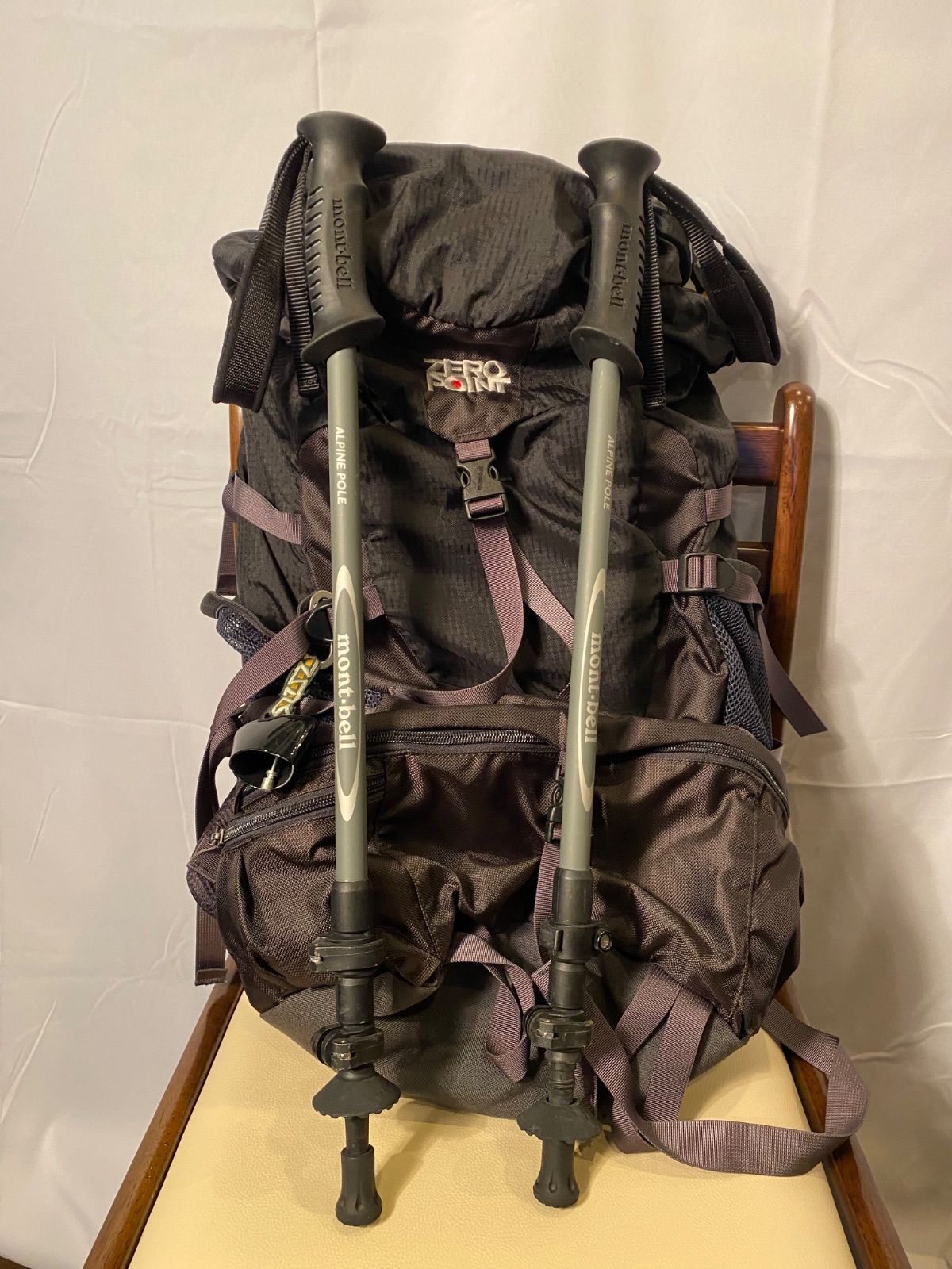 美品】モンベル ZERO POINT KITRA PACK 30 登山リュック ストック付 