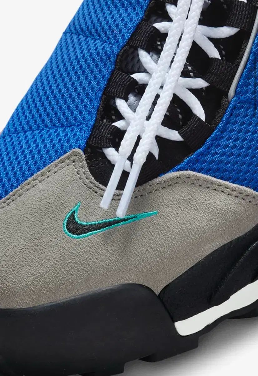 ナイキ マグマスケープ SACAI スタジャン ロイヤル ブラック 285