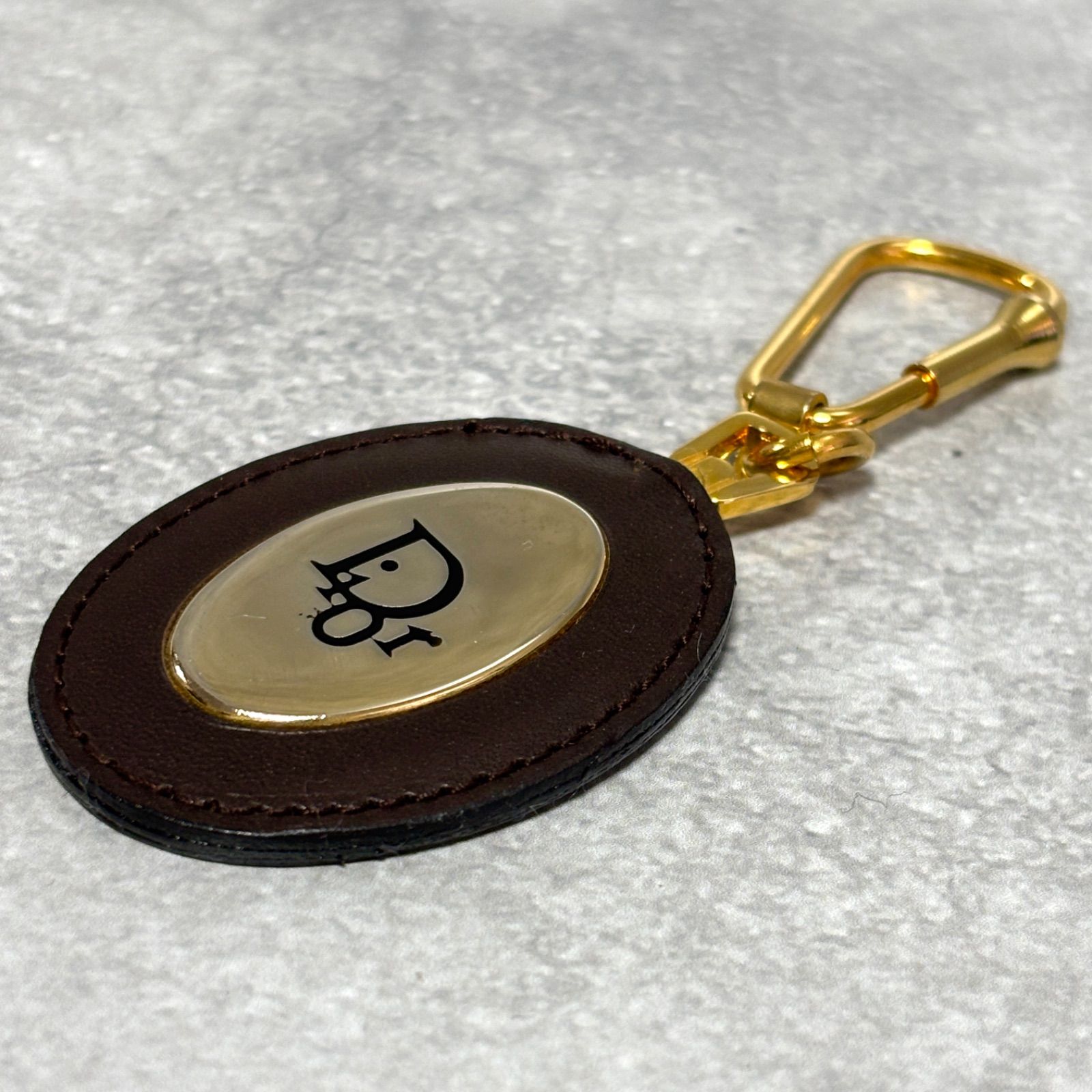 ゴールド金具 ロゴ