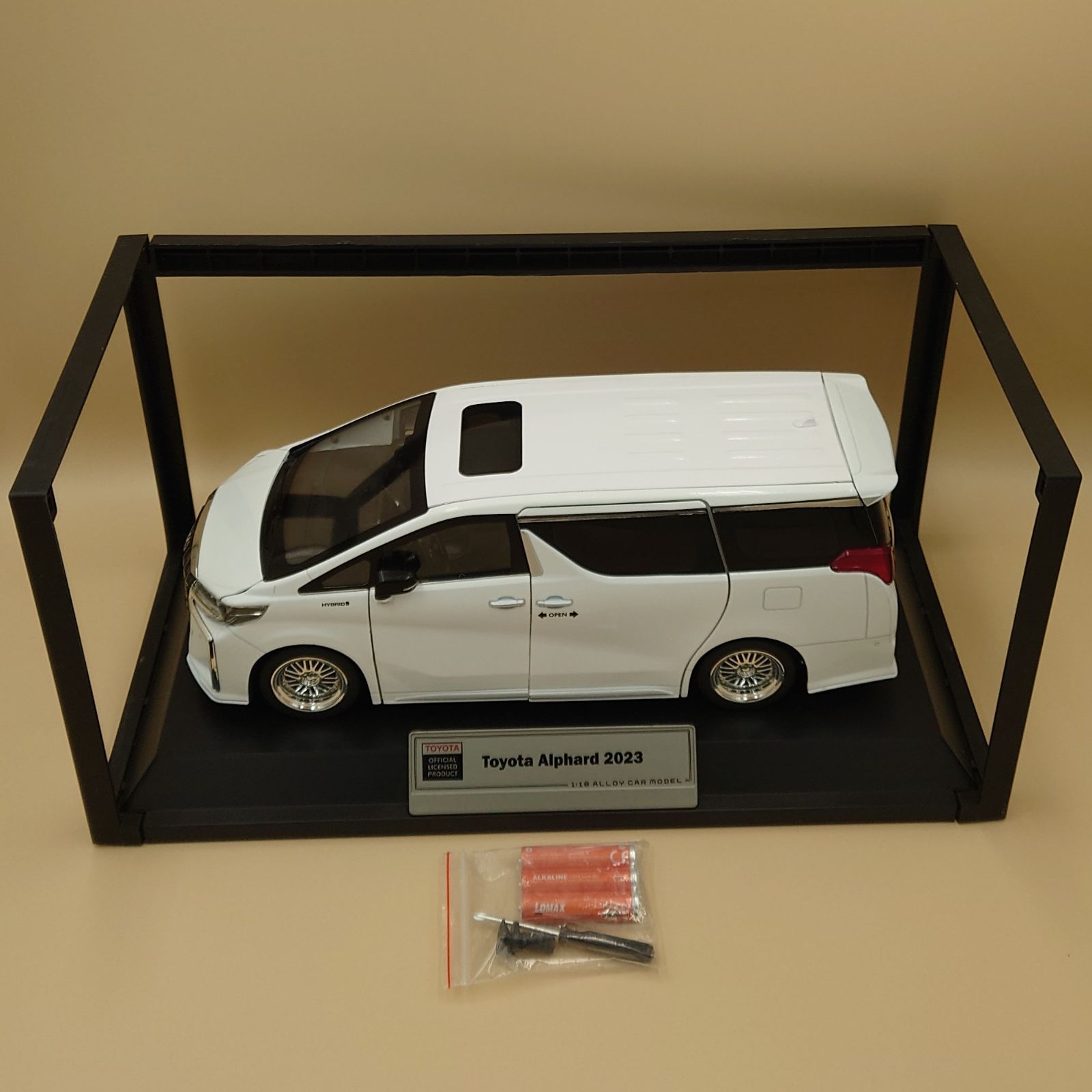1/18 トヨタ アルファード ホワイト サウンド＆ライト ダイキャスト製