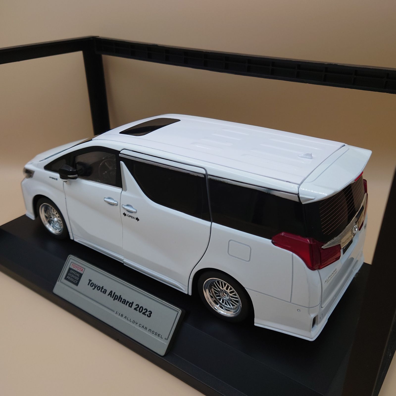1/18 トヨタ アルファード ホワイト サウンド＆ライト ダイキャスト製