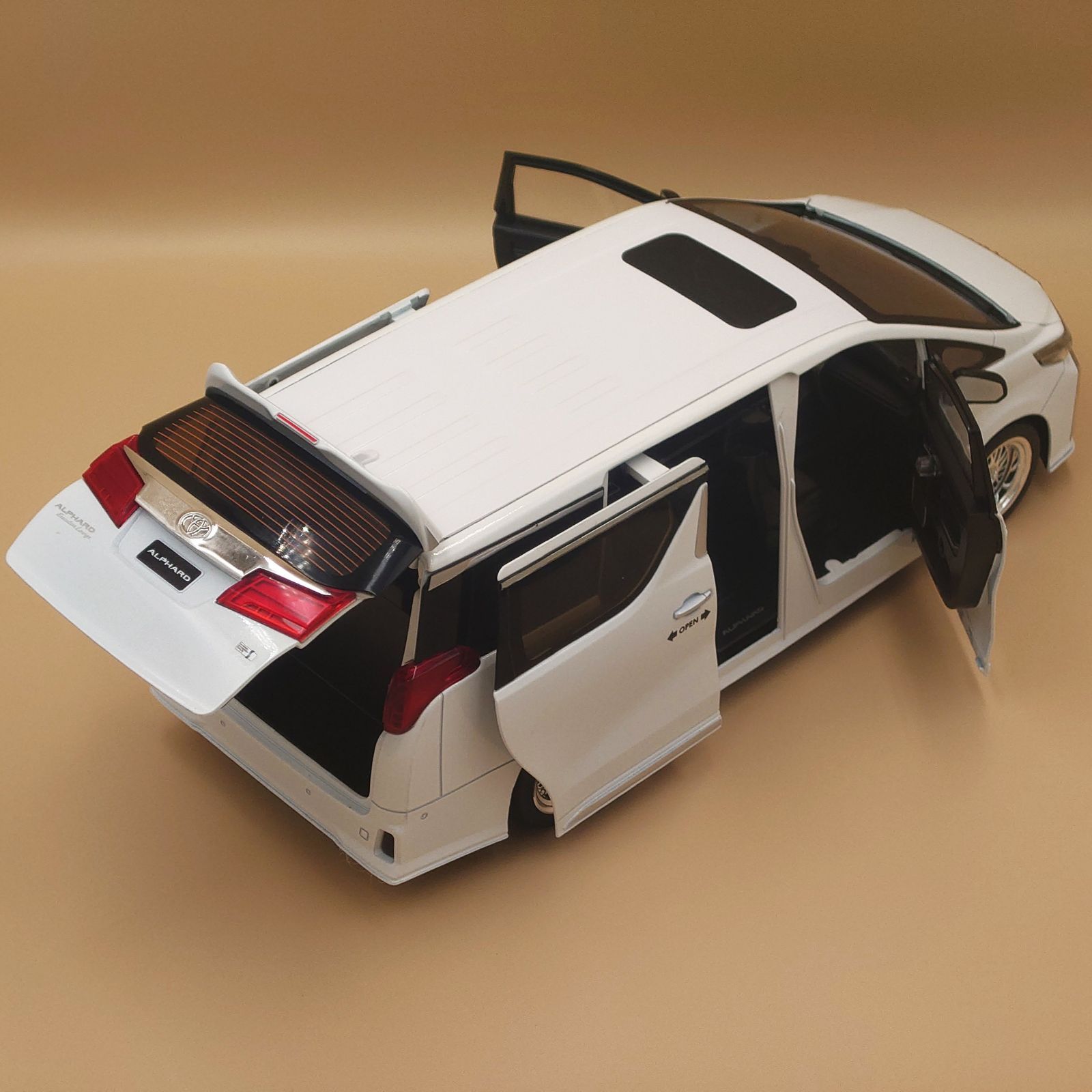 1/18 トヨタ アルファード ホワイト サウンド＆ライト ダイキャスト製