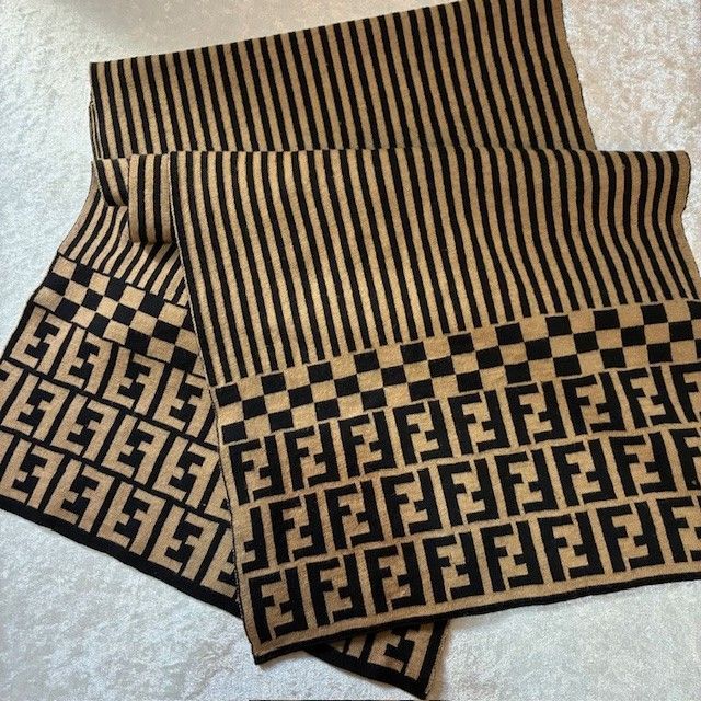 フェンディ FENDI ズッカ FF柄 ストライプチェック模様 ウールマフラー