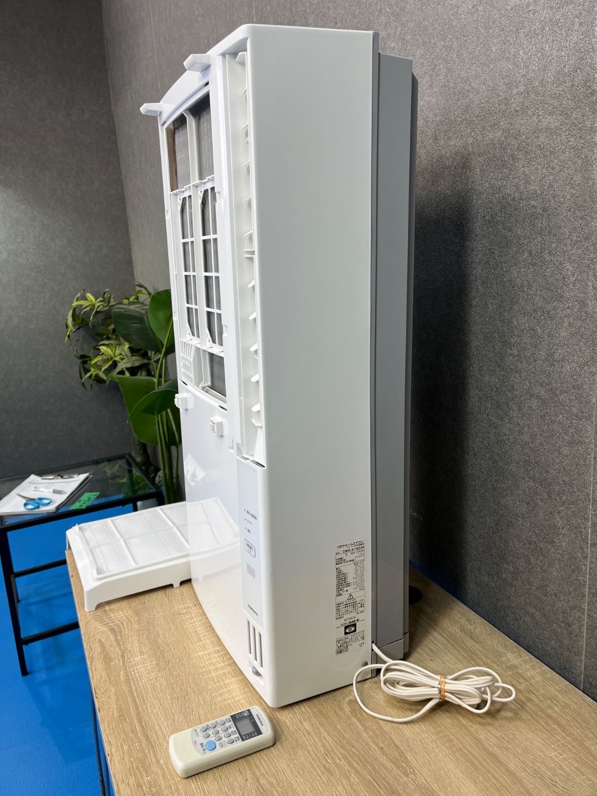 コロナ 窓用エアコン CWH-A1824R (2024年製) | 冷暖房兼用、極美品