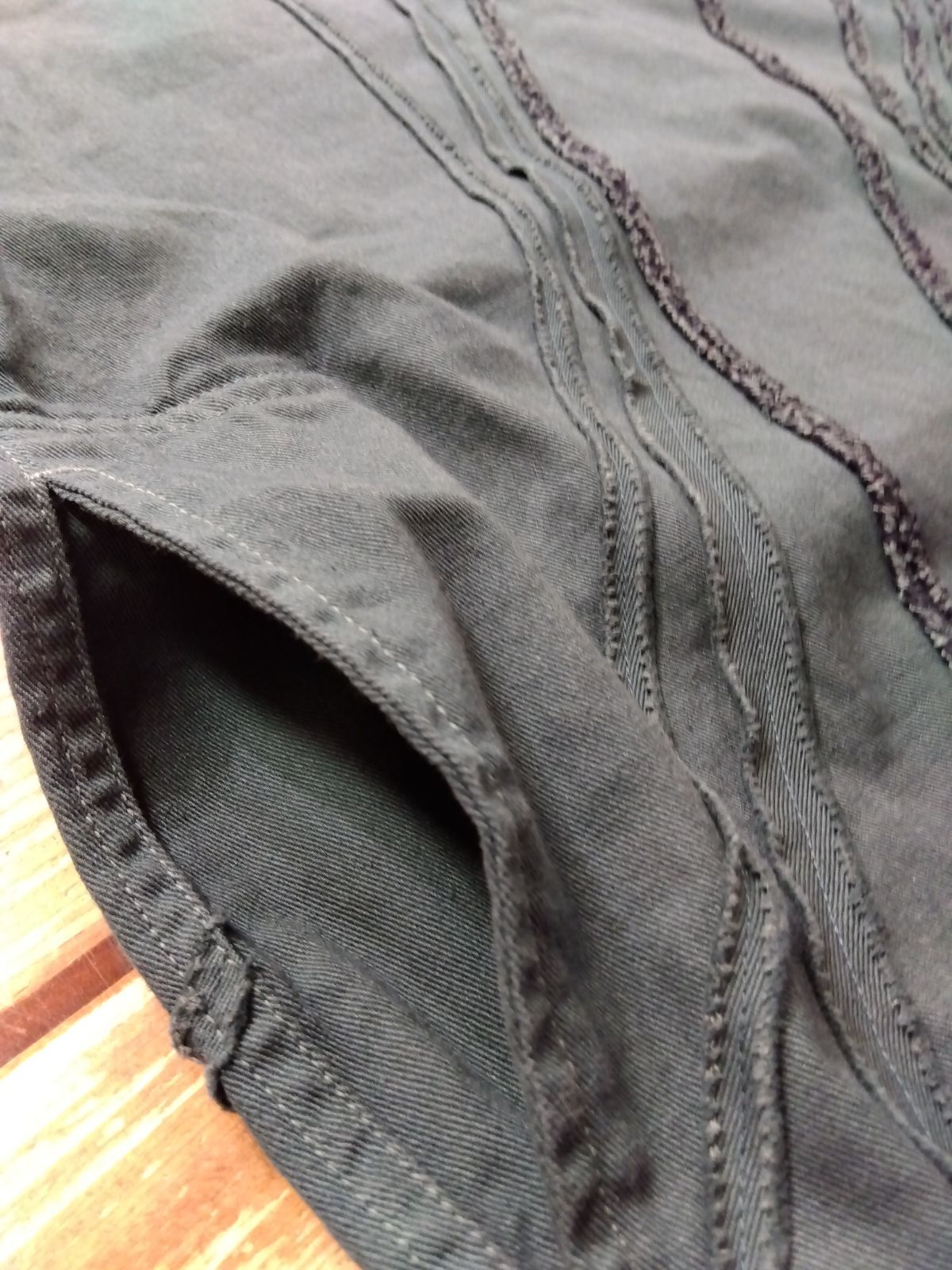  M 24 ヤッコマリカルド ステッチがお洒落なロングジャンパースカート コットン100％ ニュアンスグリーン ゆったりデザイン 大人おしゃれ♪ ノースリーブ その他