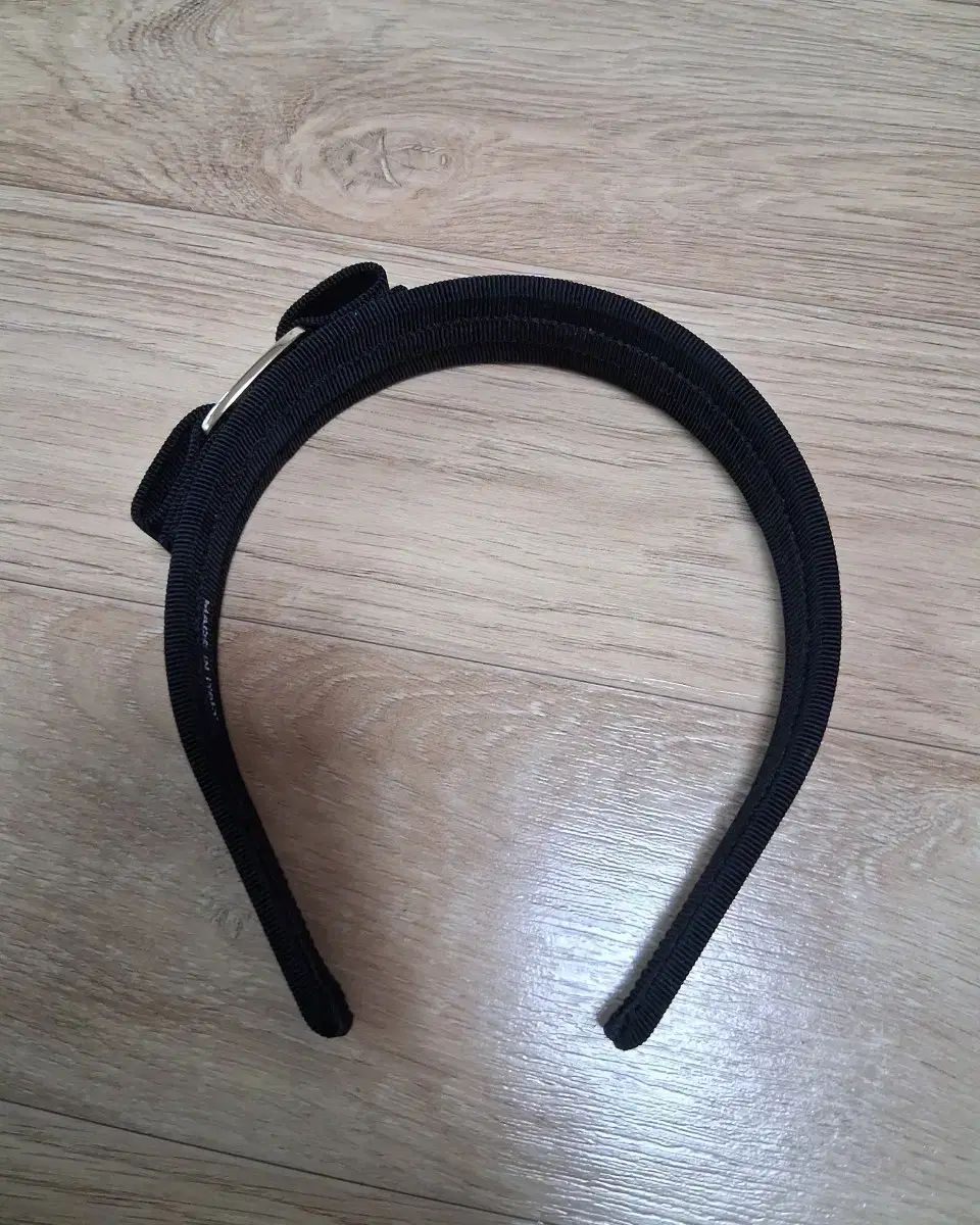 フェラガモ ヴァラ ゴールド ブラック ヘアバンド カチューシャ イージーパンツ その他 