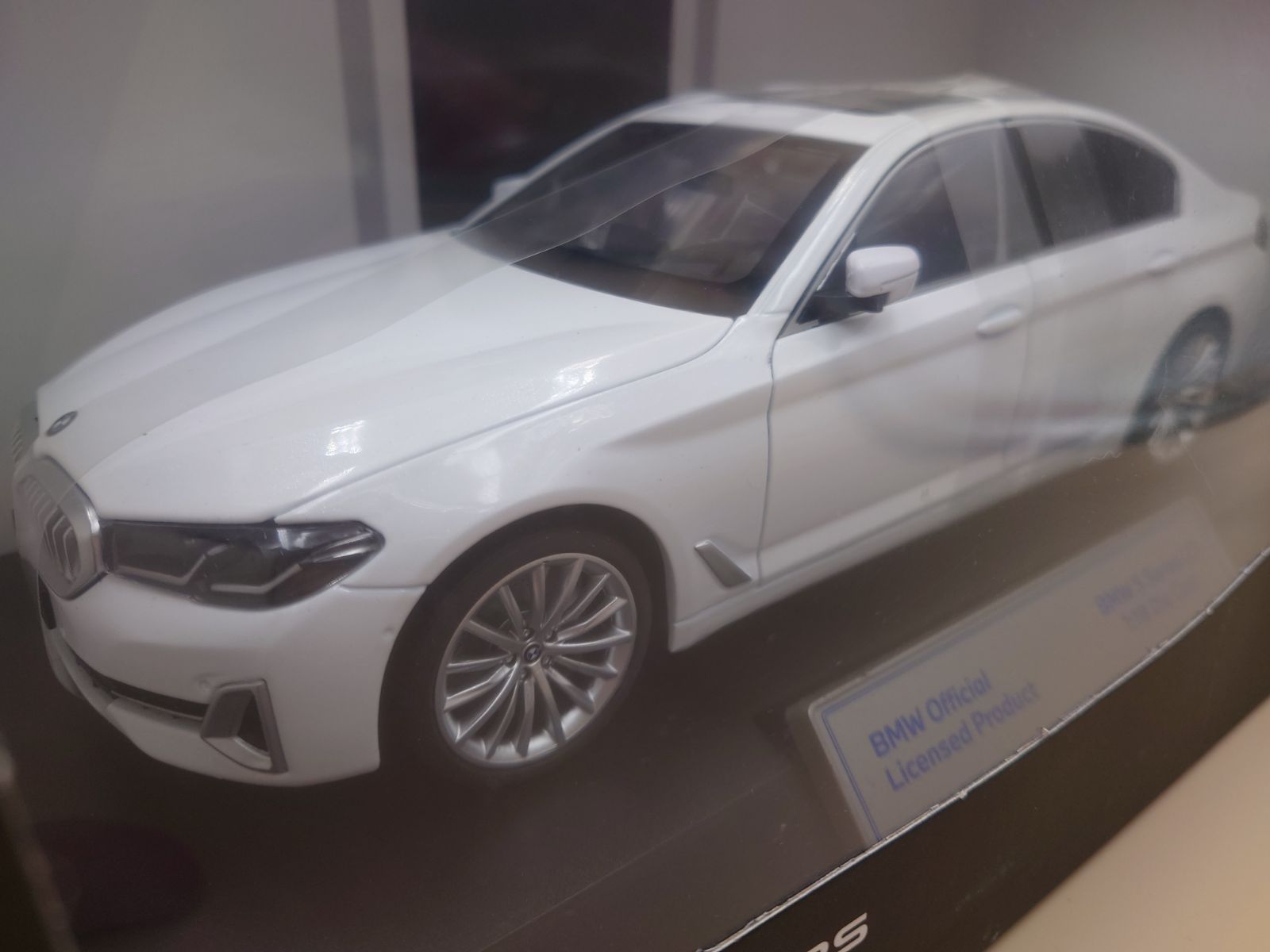 1/18 BMW 530Li ホワイト ダイキャスト製ミニカー 【公式通販】