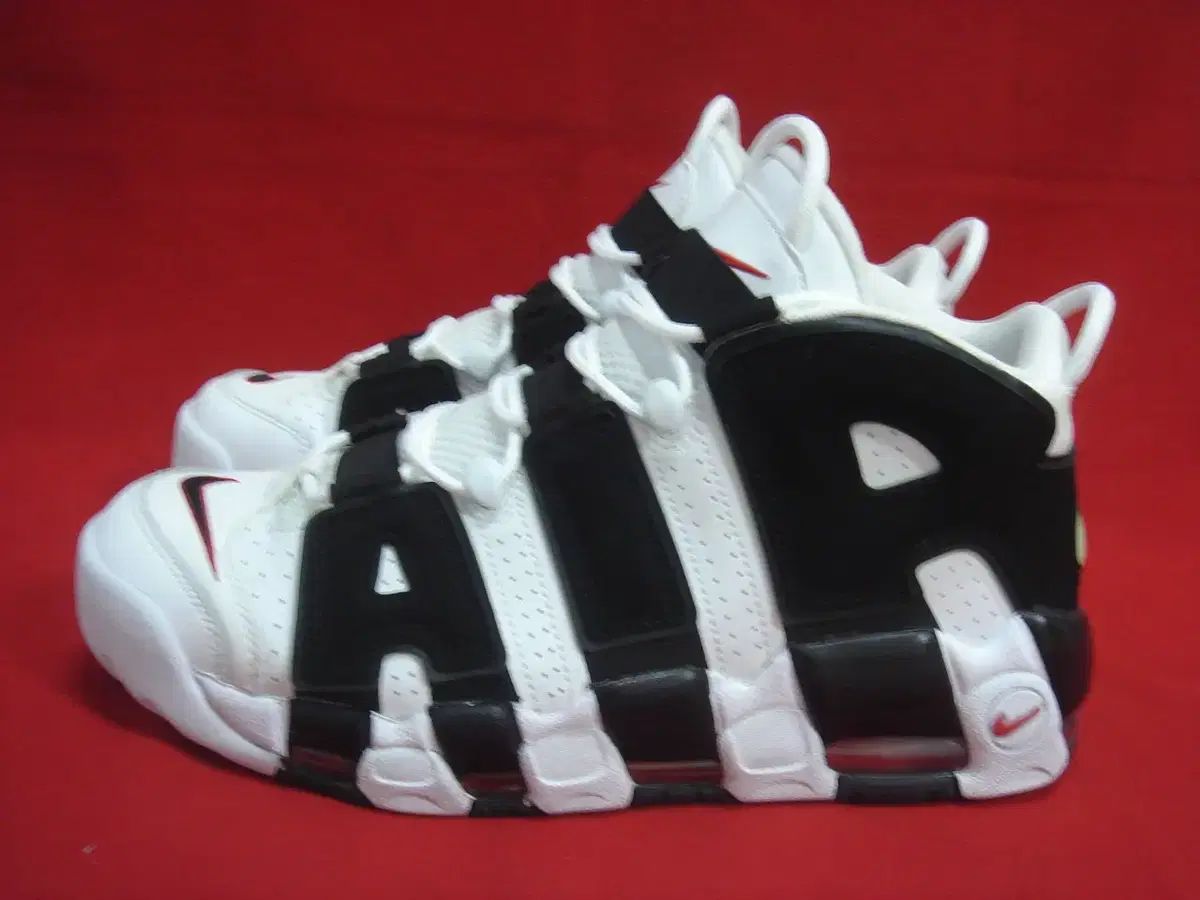 280 NIKE ナイキ モア アップテンポ スカティピファン