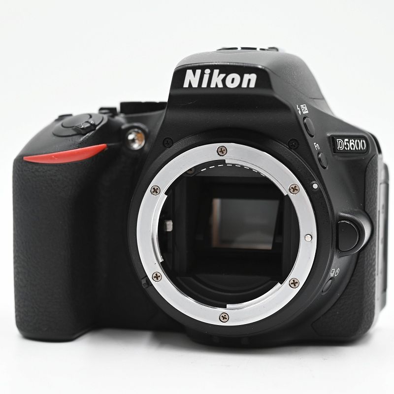 Nikon ニコン D 5600 18-55 mm 70-300 デジタル一眼レフカメラ ショット数11183