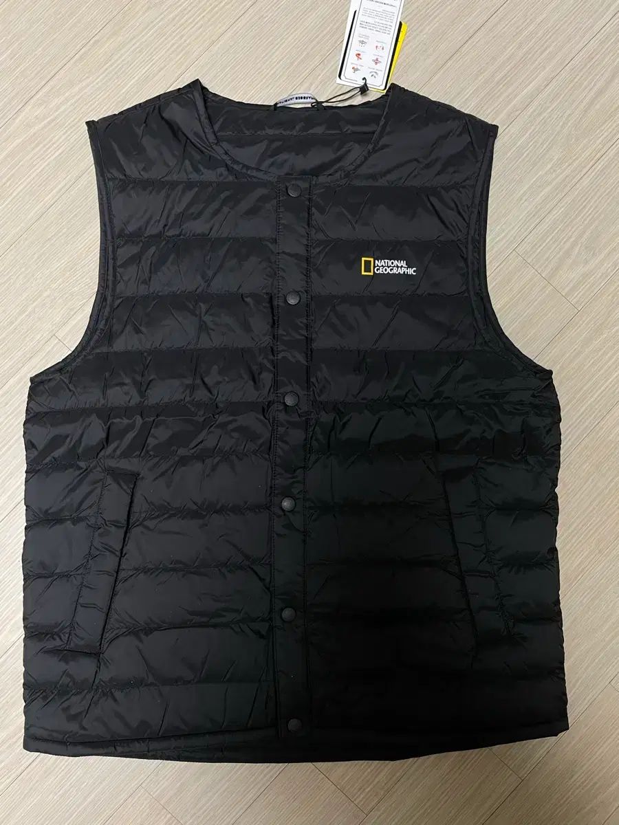 ナショナルジオグラフィック 軽量 ダウン ベスト ブラック