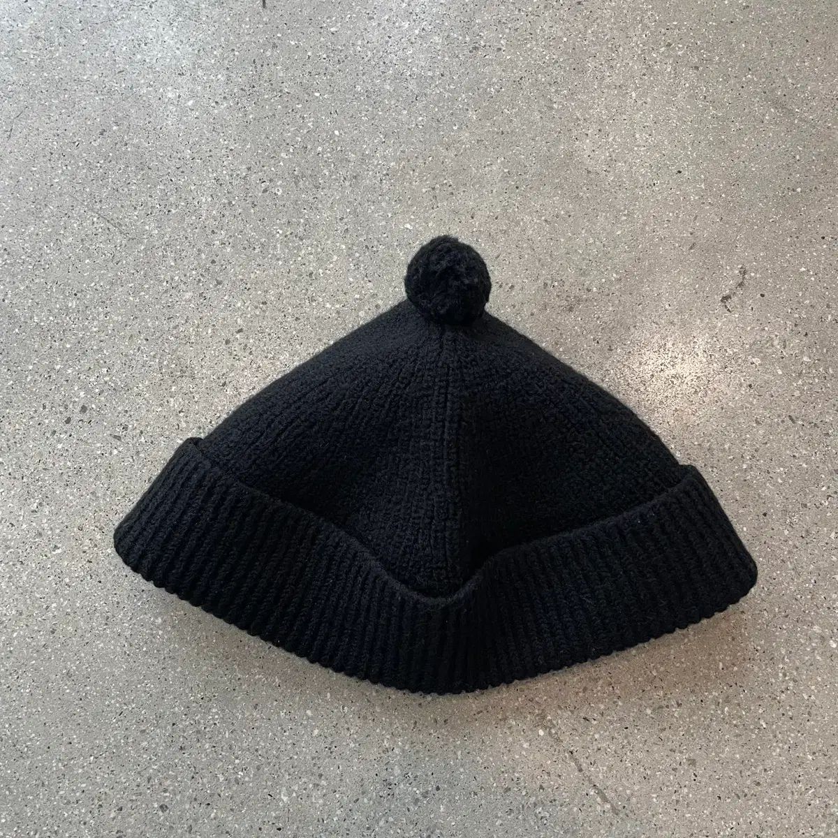 ナイジェル カーボン ポンポン ショート ビーニー made in Scotland ブラック