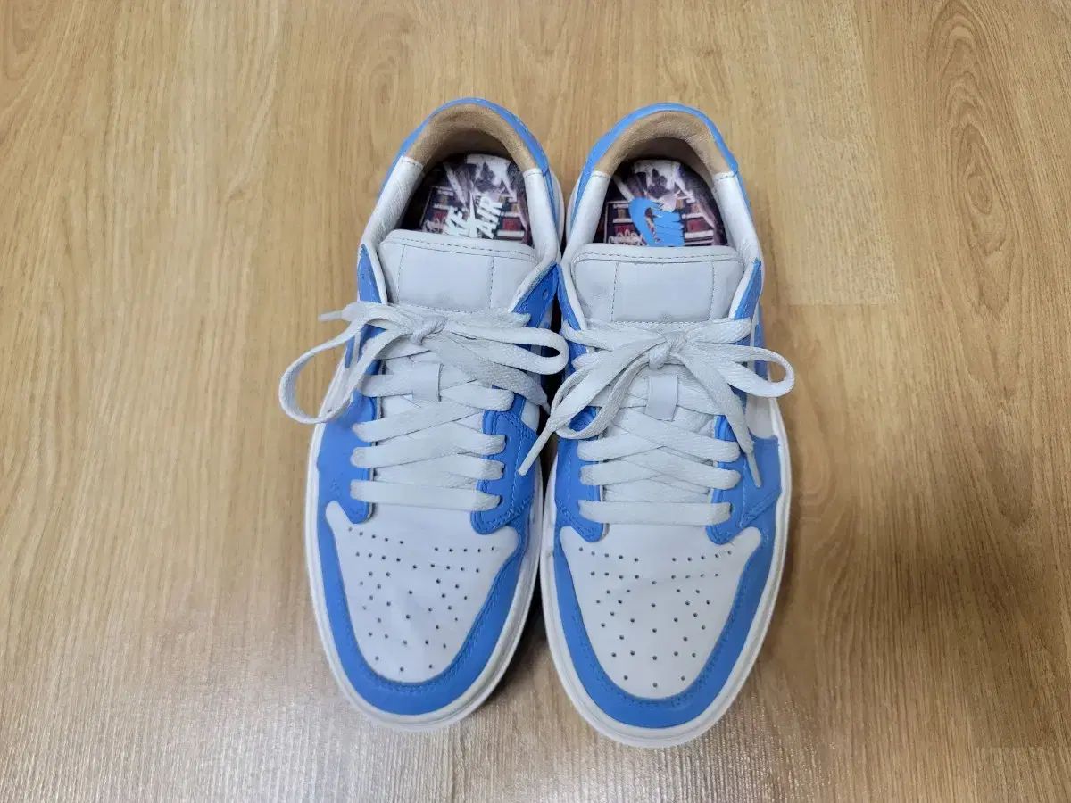 ナイキ エアジョーダン 1 ユニバーシティ ブルー 240