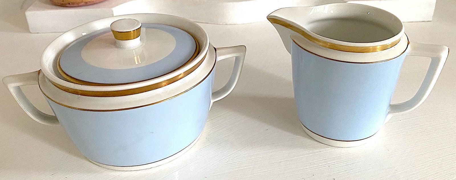 パステルブルー ゴールドトリム