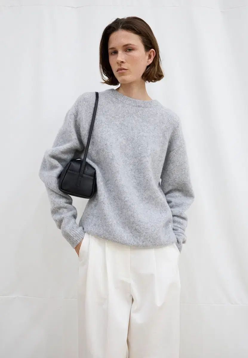 르바-プリーツ バッグ ウール ラウンド ニット グレー