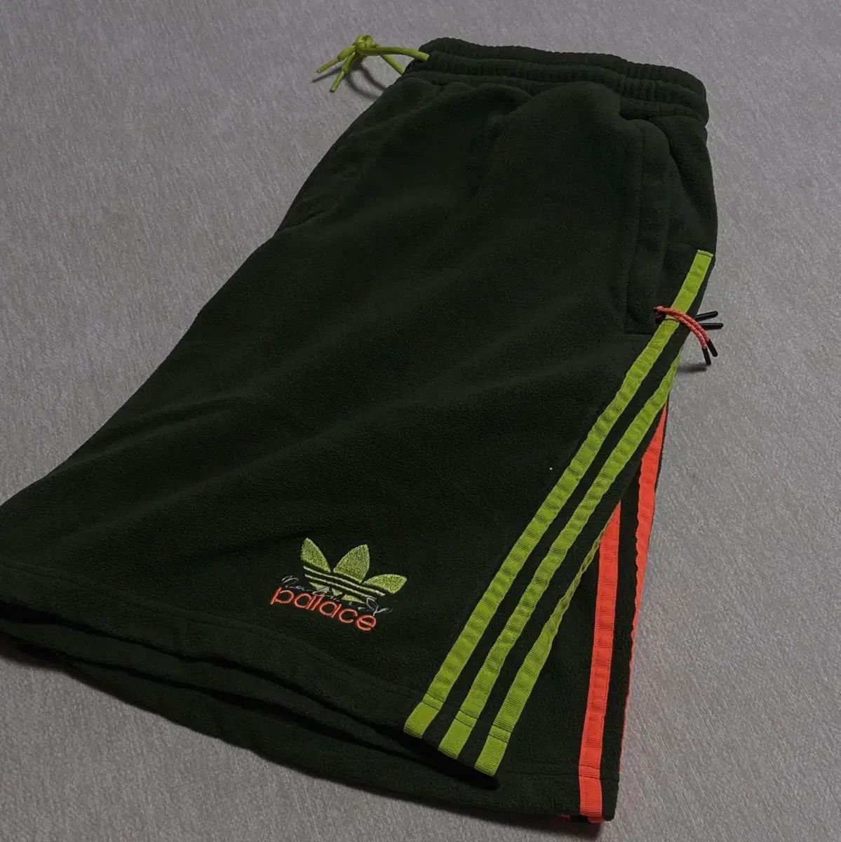 L アディダス パレス パレステ ハーフパンツ