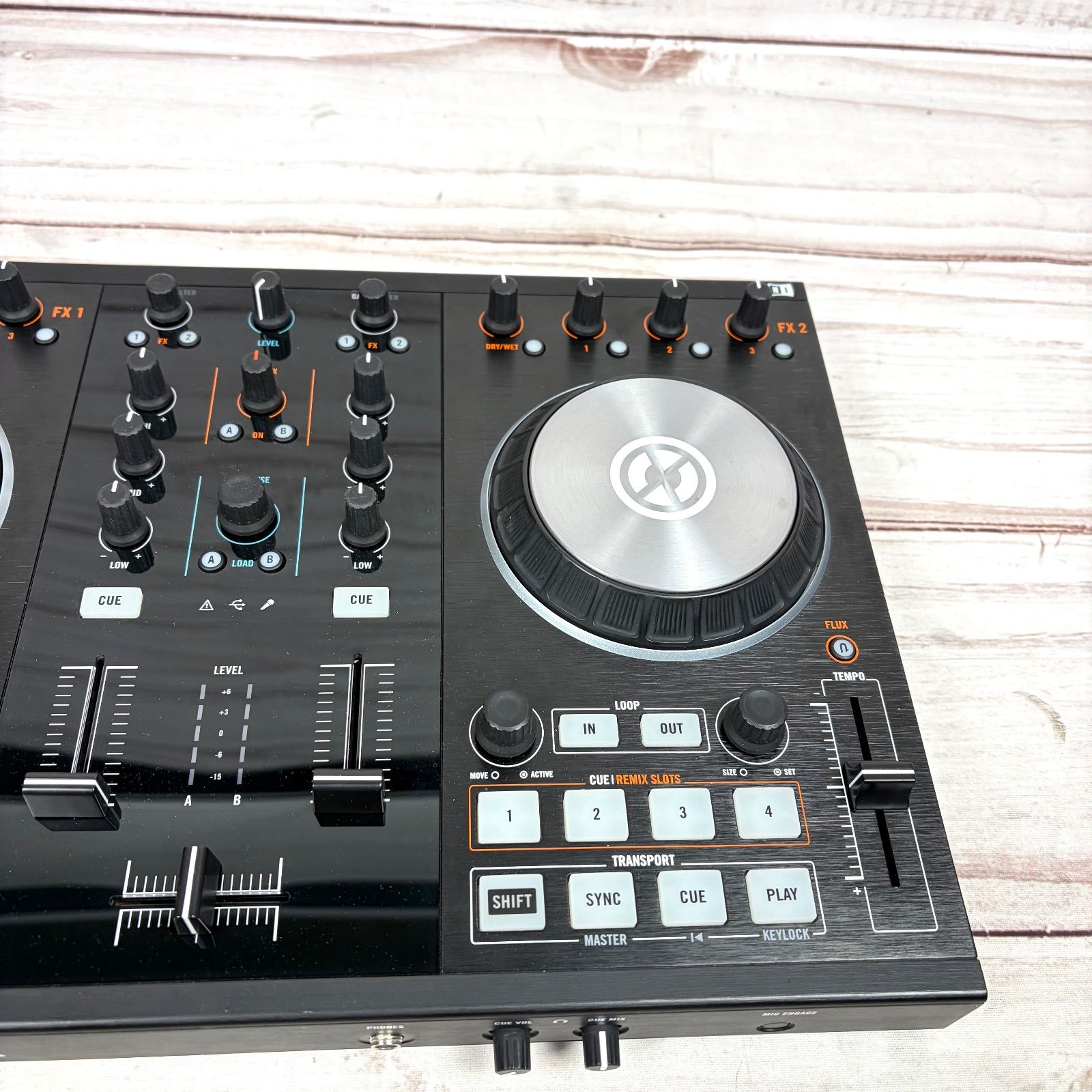 DJ機材 TRAKTOR KONTROL S2 MK2 Amazon | Native Instruments 2デッキDJシステム TRAKTOR KONTROL S2