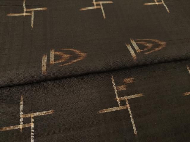 平和屋着物○国指定重要無形文化財 本場久米島紬 手織 琉球絣文様 正絹