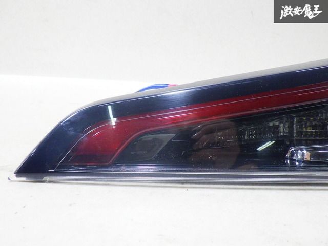 カローラ ツーリング NRE210W 右テールランプ KOITO 12-640 ♪良品