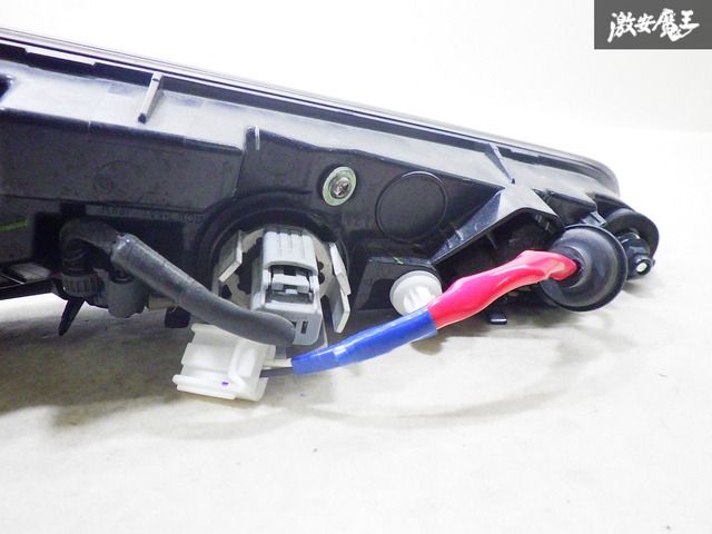 点灯OK!】トヨタ純正 NRE210W カローラツーリング 前期 テールランプ