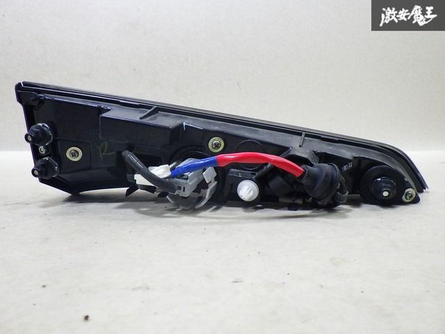 点灯OK!】トヨタ純正 NRE210W カローラツーリング 前期 テールランプ