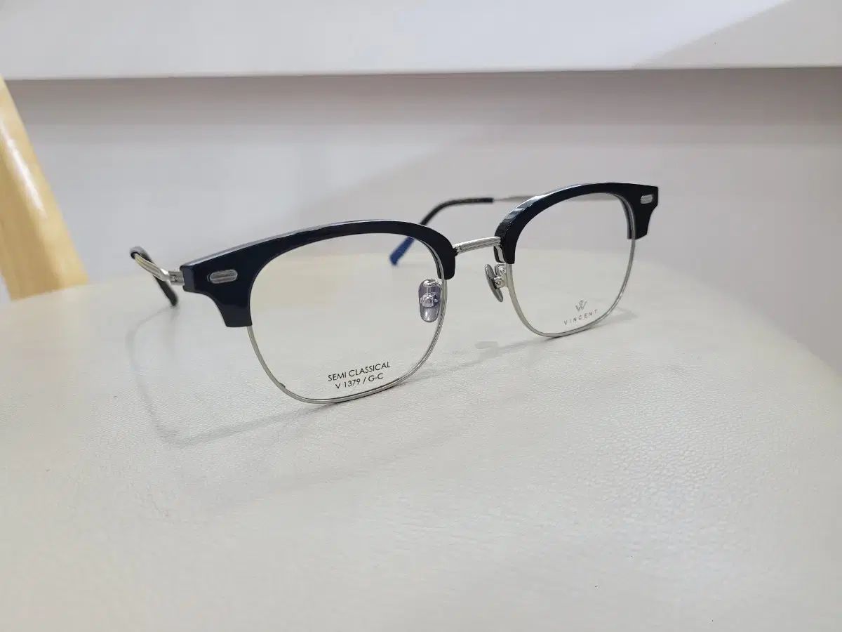 ビンセント1379 シルバーブローフレーム