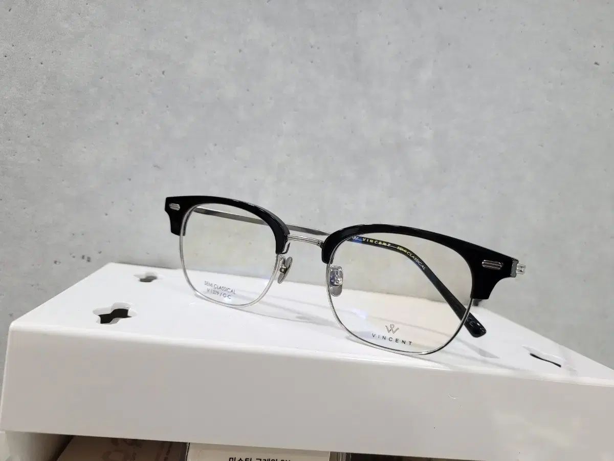 ビンセント1379 シルバーブローフレーム