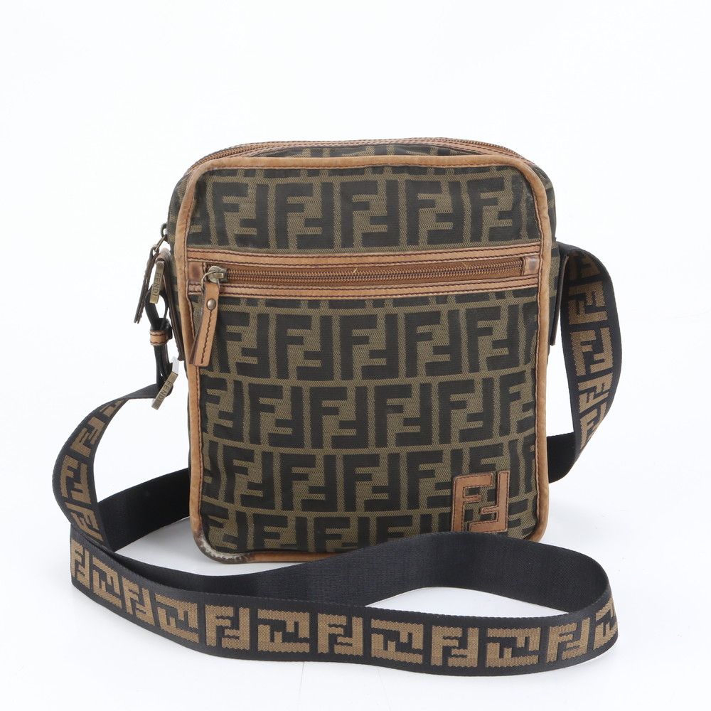 フェンディ ズッカ 7 VA 152 レザー キャンバス ショルダーバッグ 斜め掛け メッセンジャー ブラウン メンズ レディース EEM DH 21-2