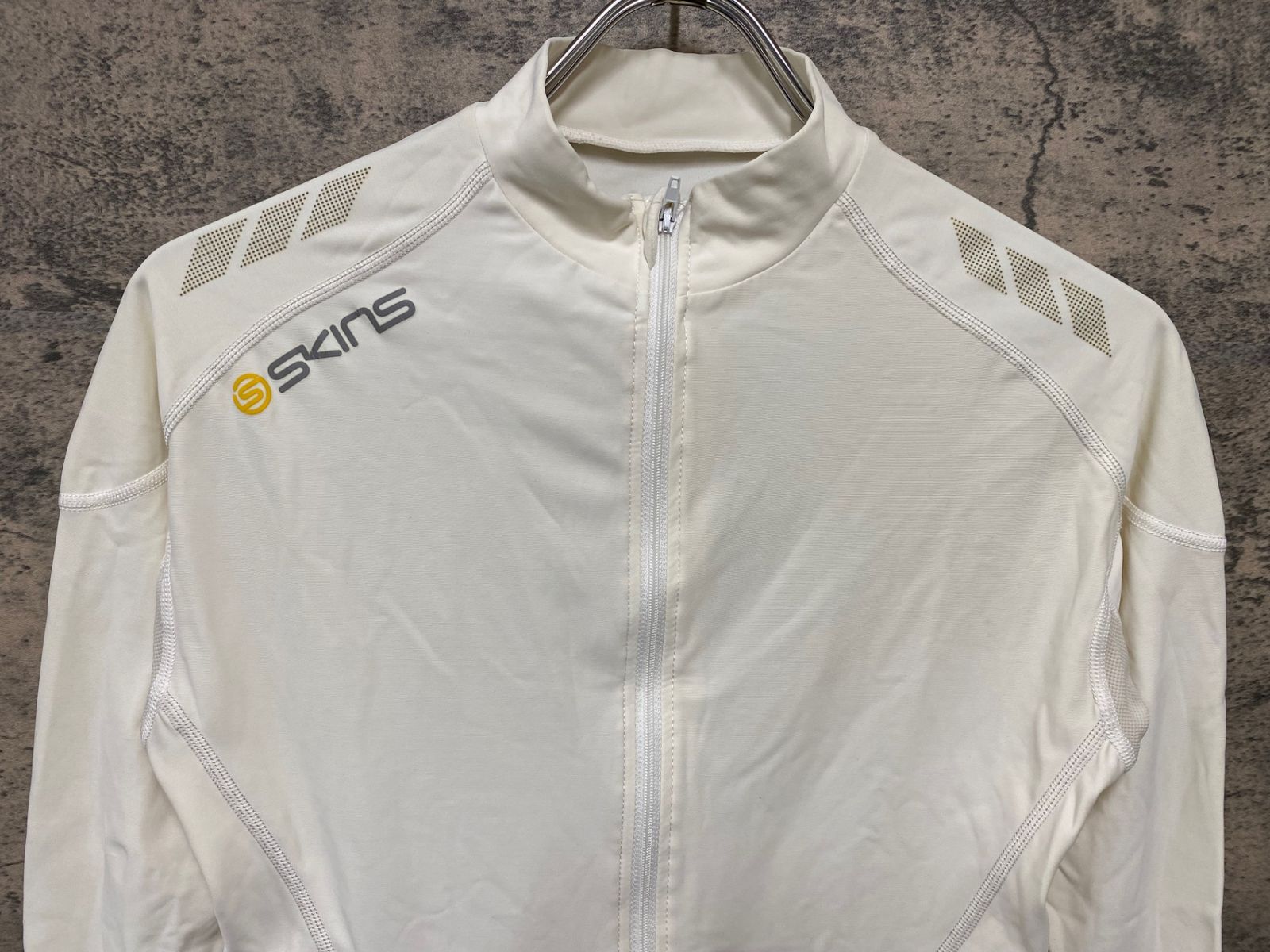希少　スキンズ サイクルジャージ 透かし印刷ロゴあり　ホワイト 希少 スキンズ サイクルジャージ 透かし印刷ロゴあり ホワイト 【公式