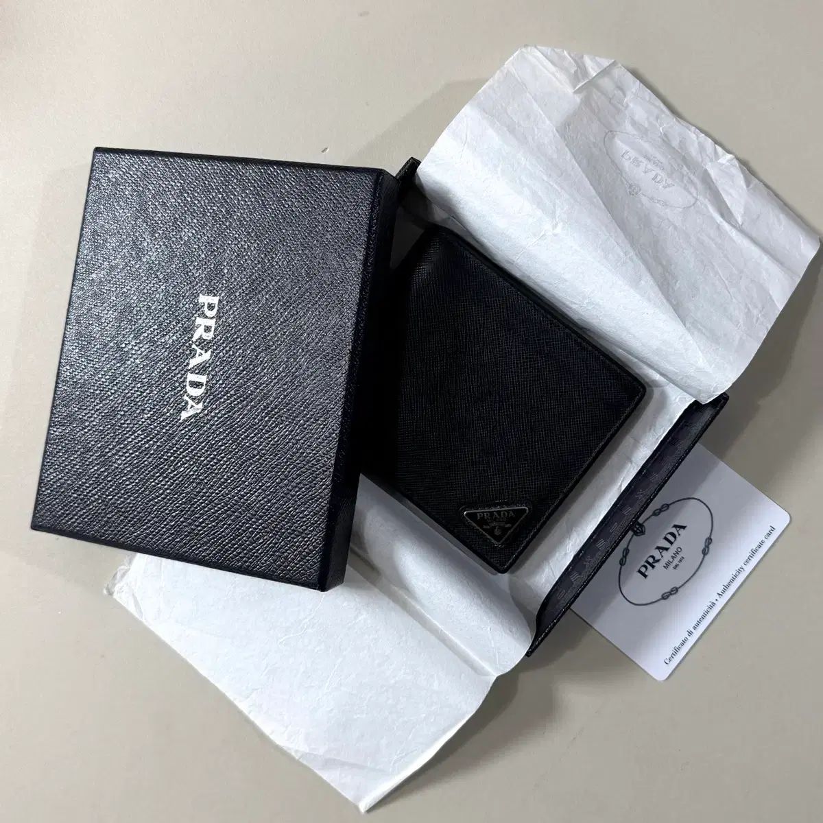 OS| PRADA サフィアーノ 二つ折り財布