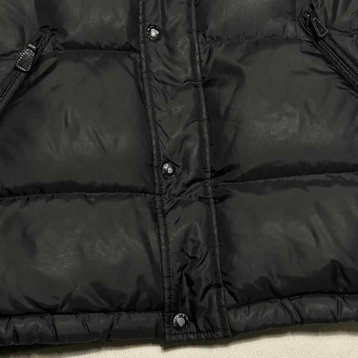 ブラック ダウン