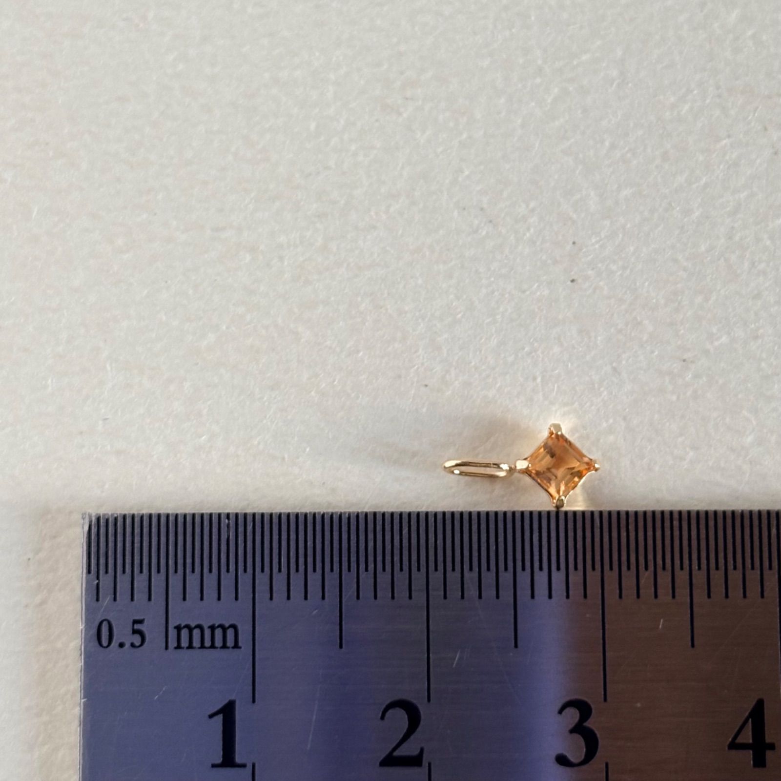 K18 希少　天然インペリアルトパーズ　 ペンダントトップ　レア　トライアングル K18 希少 天然インペリアルトパーズ ペンダントトップ レア トライアングル