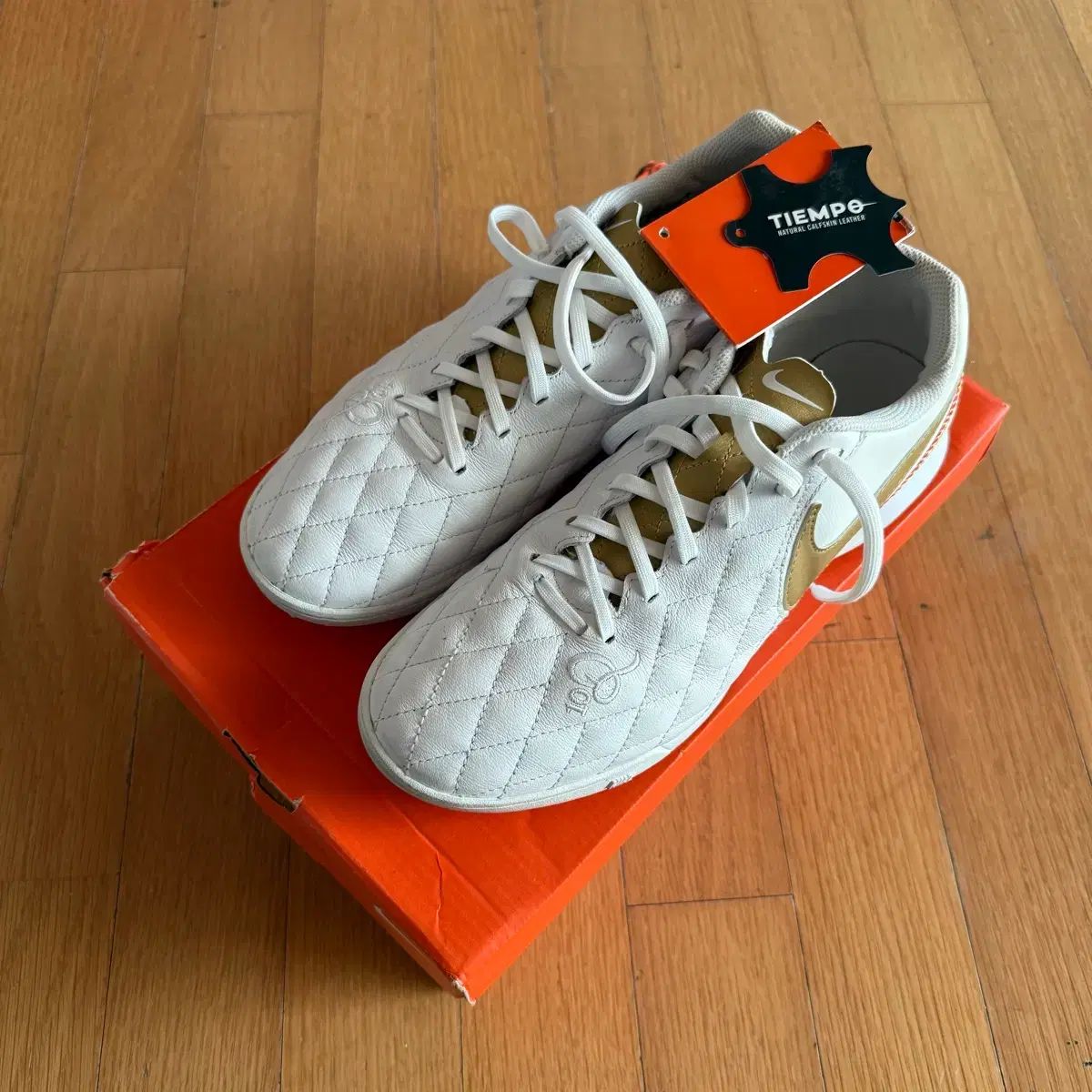 ナイキ ティエンポ レジェンド ホナウージウ 275