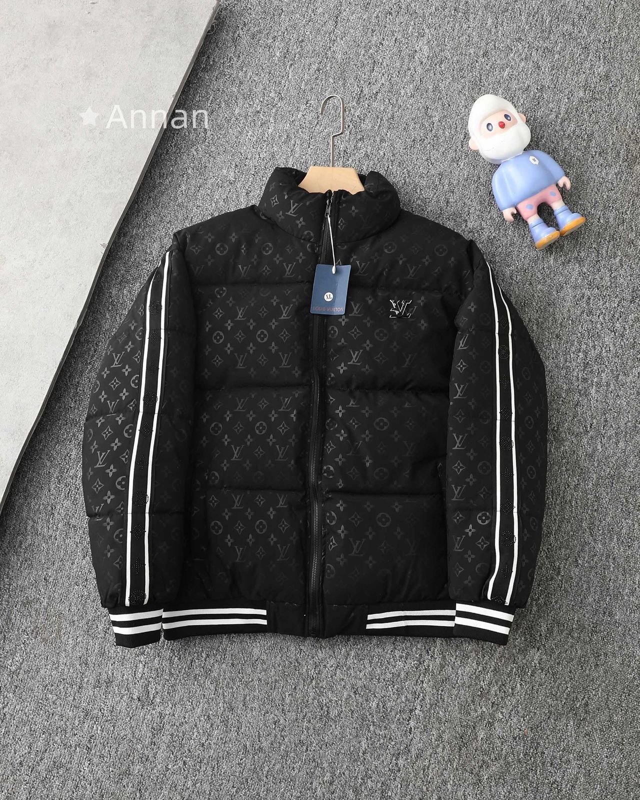 LOUIS VUITTONルイヴィトン メンズ モノグラム ダウンジャケット