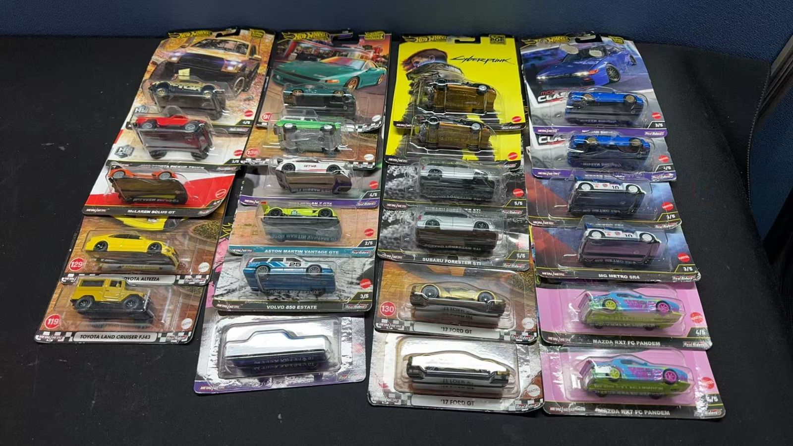 ホットウィール Hot Wheels 乗り物おもちゃ ミニカー 17類セット 4419381