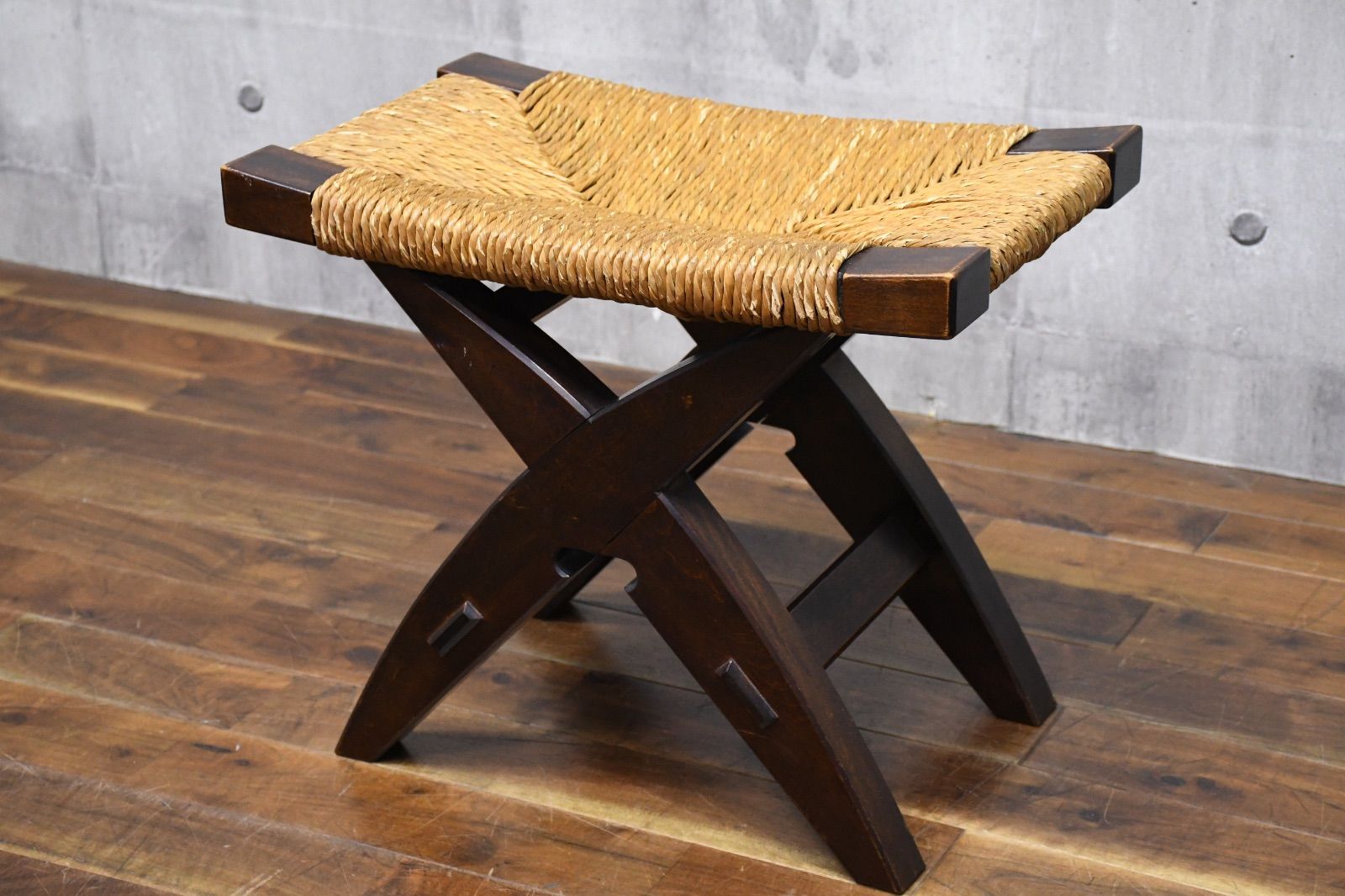 FAC 25 松本民芸家具 222 鞍型スツール 刻印有 柳宗悦 水目桜|ミズメザクラ 無垢材 フトイ|イグサ 編み込み腰掛け 椅子 玄関スツール