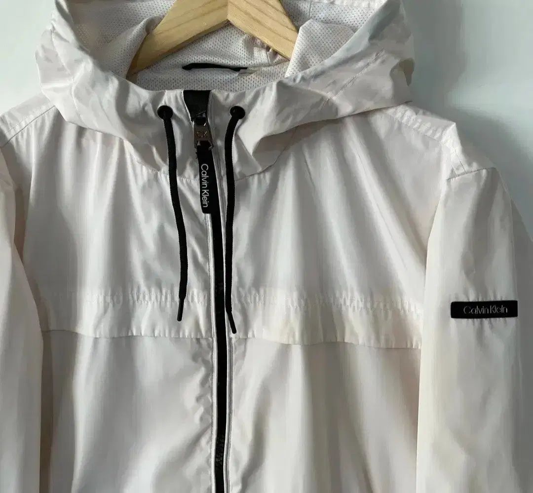 Calvin Klein カルバン クライン 白 WHO フード ウィンドブレーカー