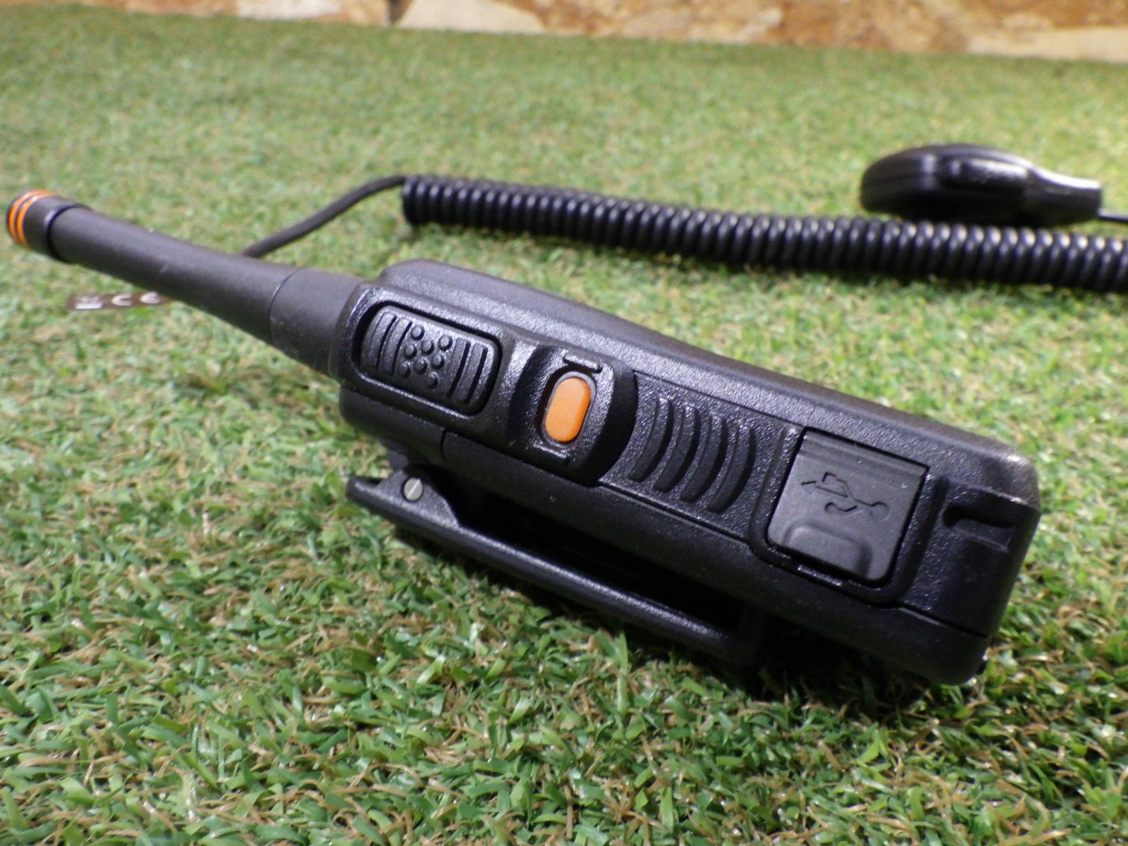 スタンダード 携帯型 デジタルトランシーバー VXD 1 S ACアダプター付 通電のみ 工事 交通整備 無線 品