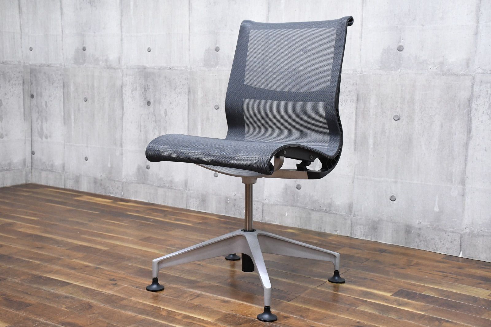 FAC 17 ハーマンミラー Herman Miller Setu Chair セトゥーチェア 4本脚タイプ マルチパーパスチェア 回転椅子 モダン デスクチェア