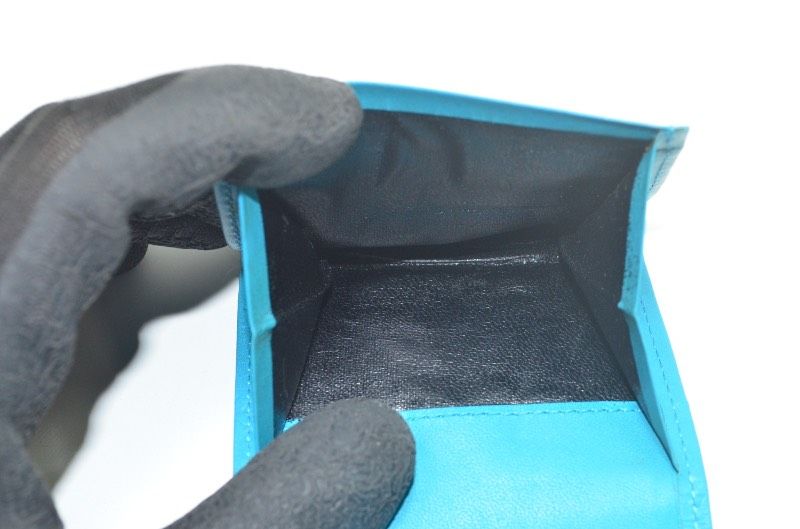 送料無料】 イヴ・サンローラン YVES SAINT LAURENT 二つ折り財布