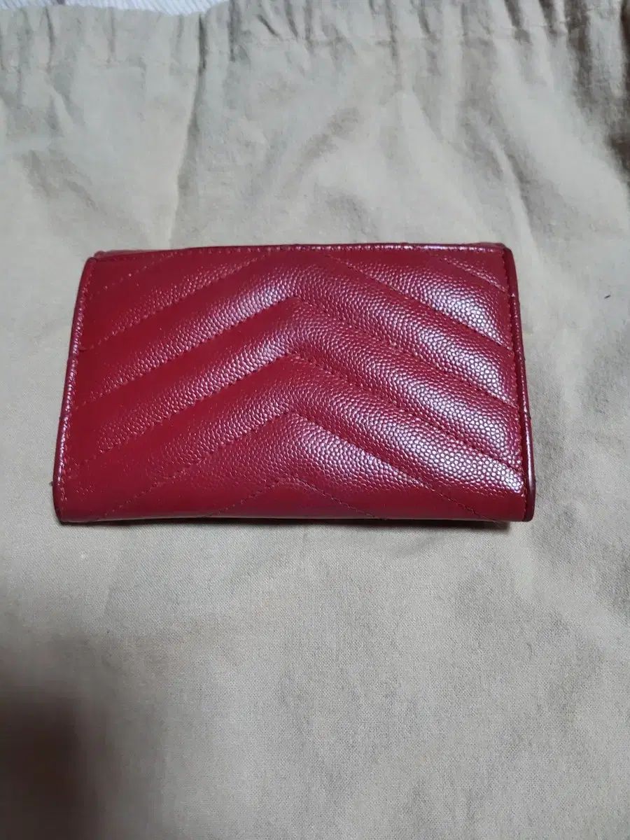 Saint Laurent サンローラン マトラッセ 二つ折り財布 レッド