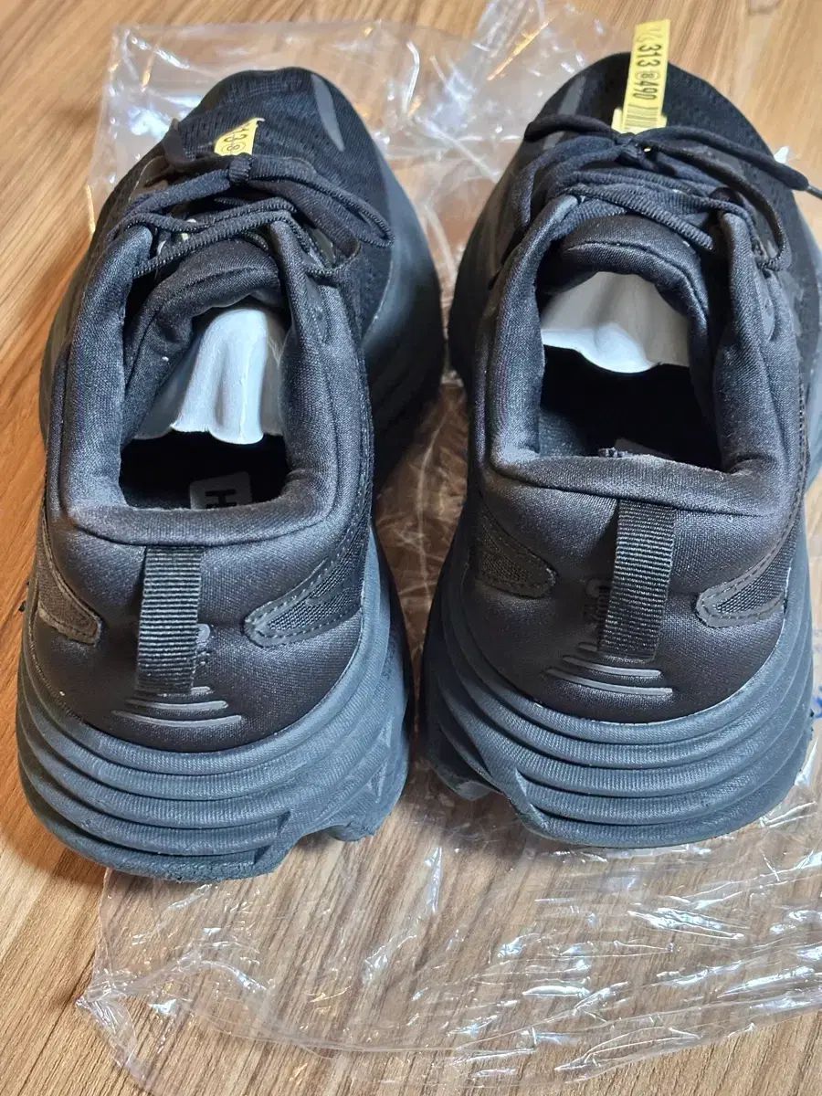 ONE ホカオネオネ