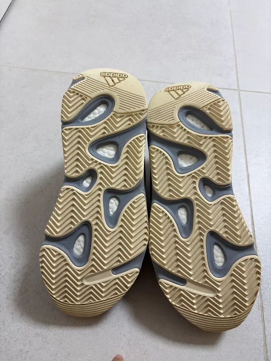  アディダス イージー ブースター 700 インナーシア 270 スニーカー 靴