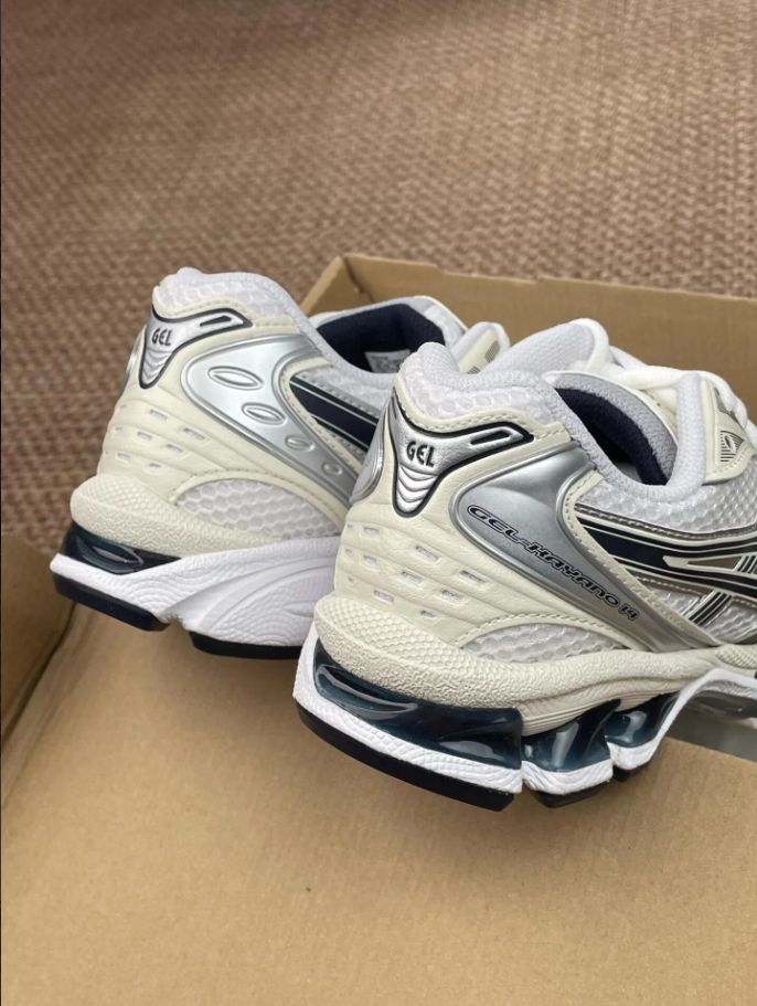 GEL-KAYANO