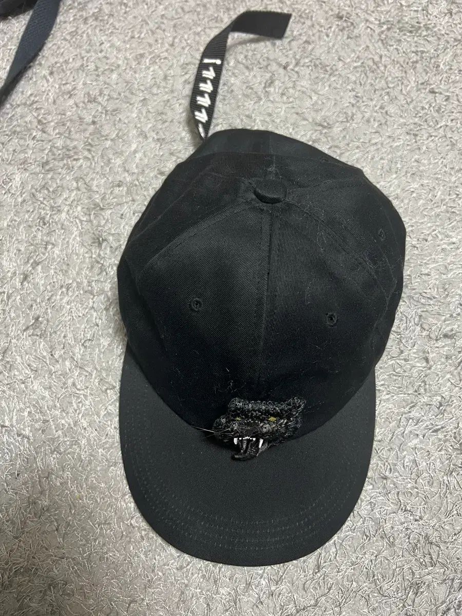 カシラ 刺繍ブローチ ブラック ベースボールキャップ 帽子