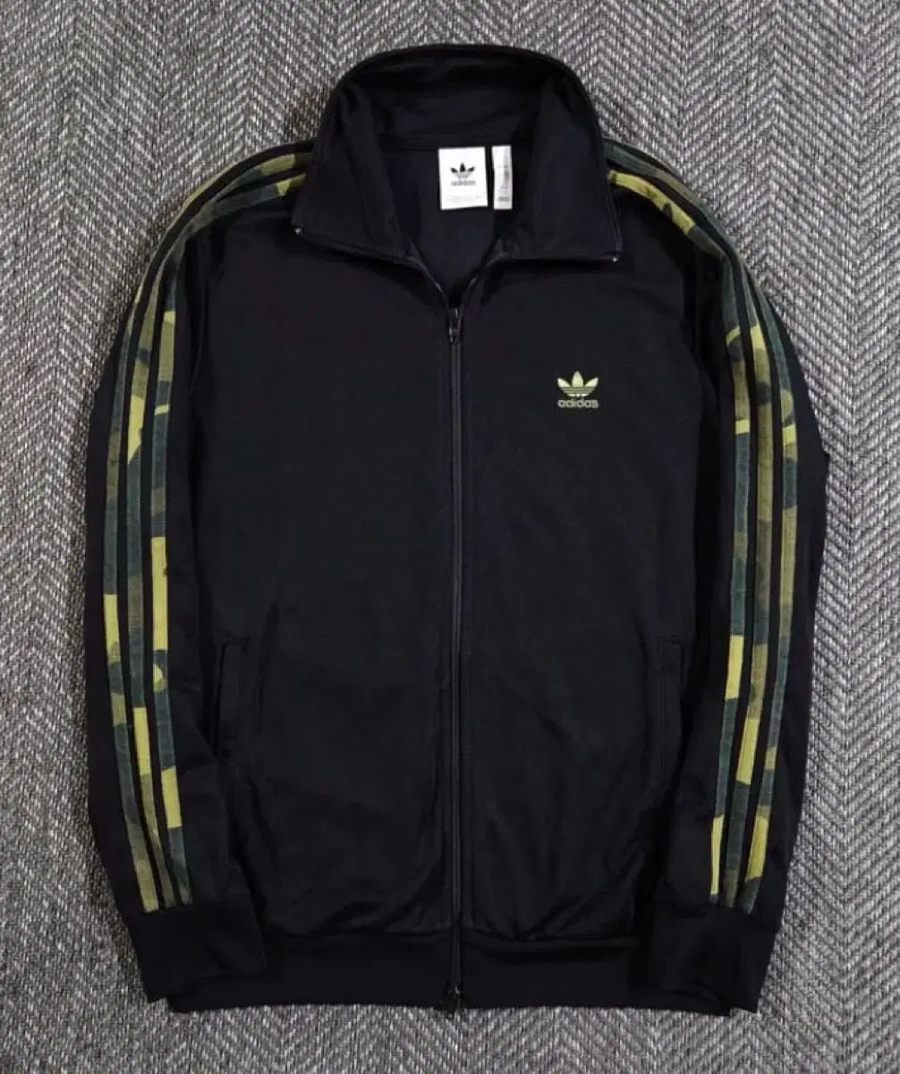 アディダス カモフラ ジップアップ ジャージ み 60