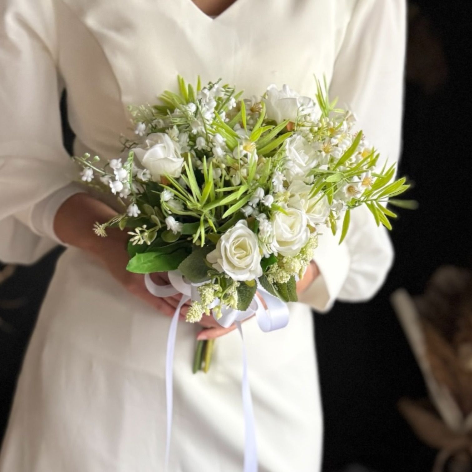 白×グリーンナチュラルクラッチブーケ ブートニア