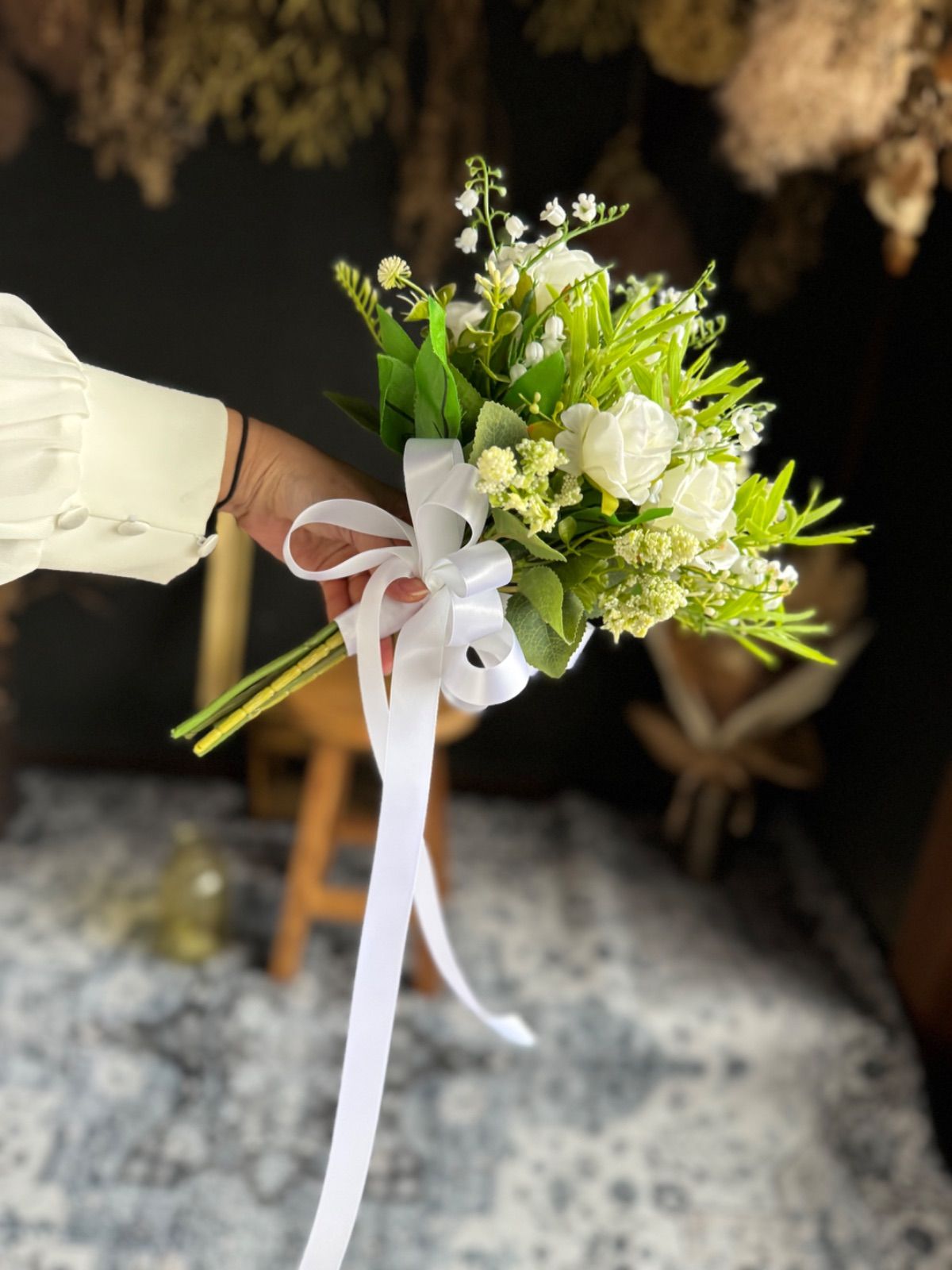 白×グリーンナチュラルクラッチブーケ